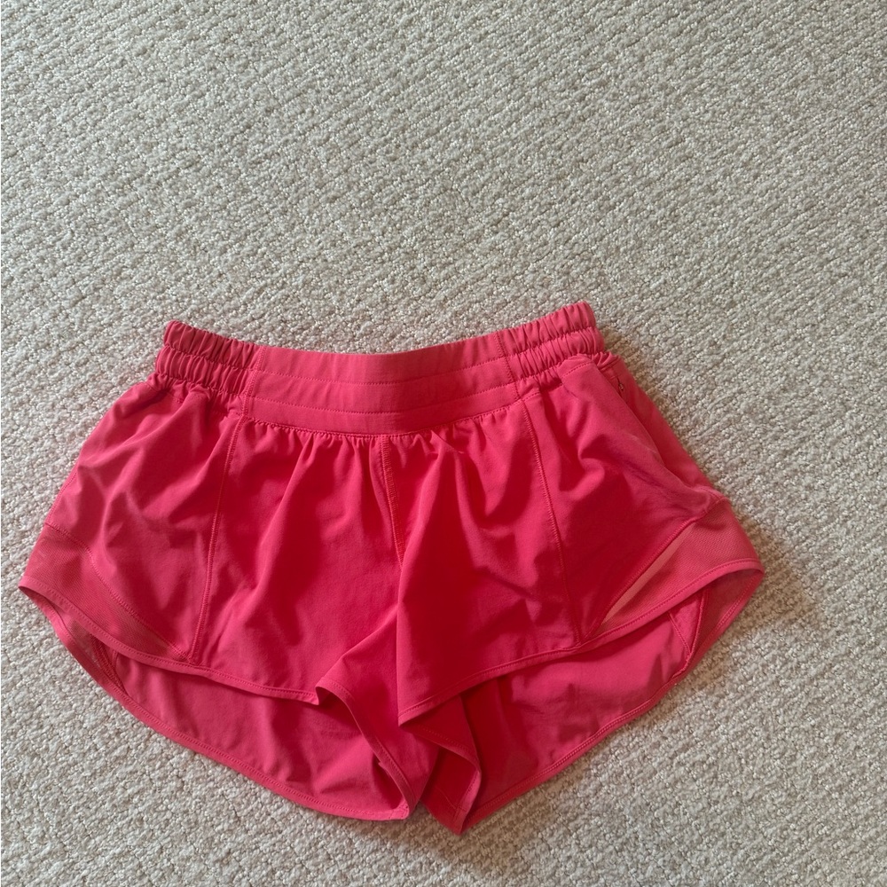 Lululemon Lipgloss low rise 2.5 inch hottie hots size 6